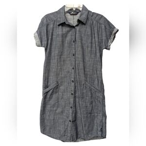 The North Face size small shift tshirt dress in chambray with pockets